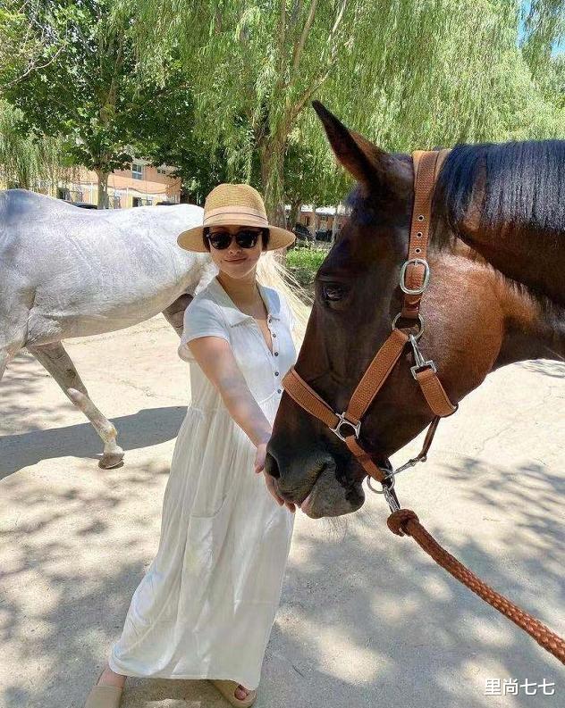 里尚七七|临盆在即！朱珠9月孕肚实在太大了，穿400元拖鞋脚肿变形塞不进去