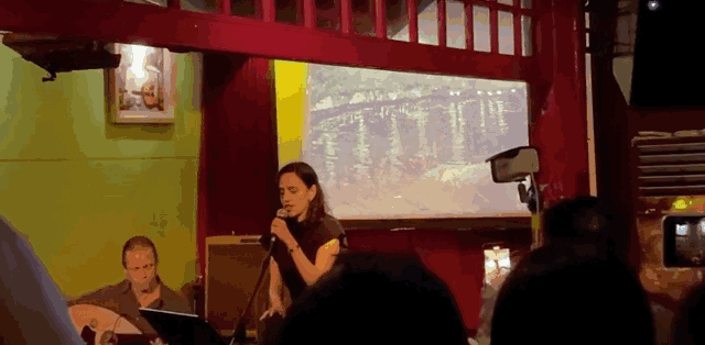 陈媛说 刘烨太太安娜酒吧演唱，网友惊讶其优秀，纷纷留言：刘烨配不上她