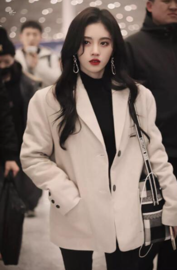 鞠婧祎|鞠婧祎终于肯换妆容了，舍弃“韩式半永久”，清新怡人似初恋