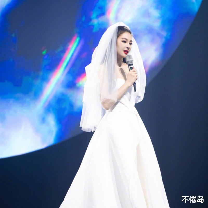 不倦岛|张雨绮李柄熹退出《女儿们的恋爱4》：提醒中年女人，爱情的苦还是早点吃比较好。