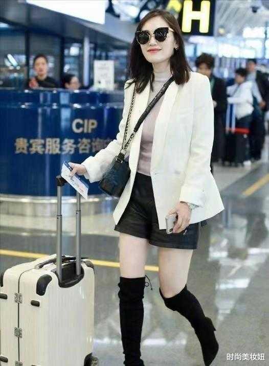 明星|马蓉越活越有明星范,穿西装也不忘秀身材,“豆腐腿”好惹眼