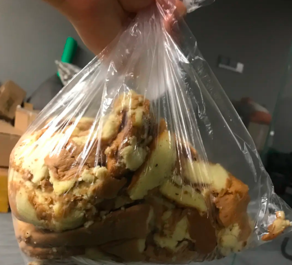 兜妈爱叨叨|宝妈低价购买“蛋糕边”引争议，父母给娃吃“边角料”寒酸吗？