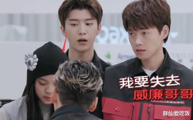 李沁|欧阳娜娜终于“熟了”穿深V礼裙曲线好美，范丞丞有福了