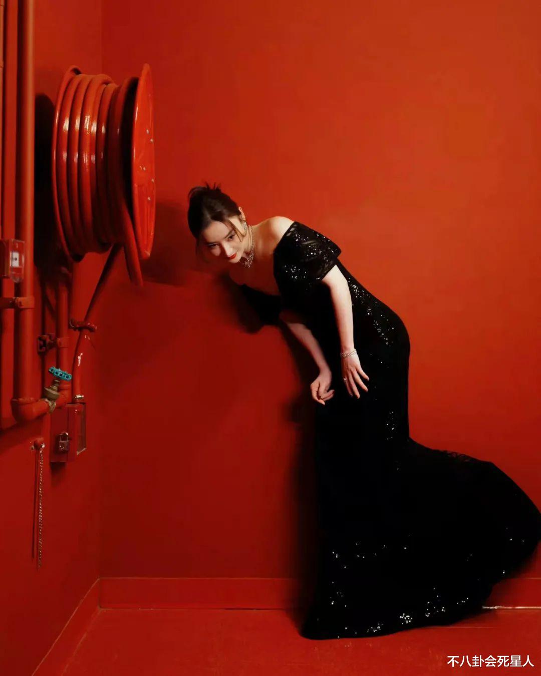 袁姗姗|华鼎奖上袁姗姗大变样，山根太高鼻翼很宽，女星动鼻需谨慎