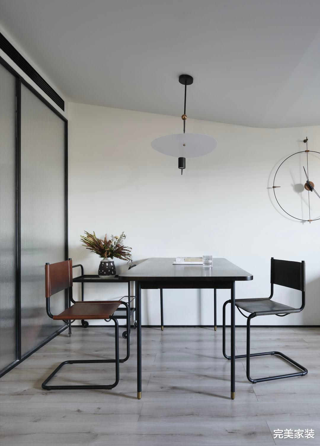 两居室变身现代时尚样板间，用生活编织空间，用时间填满角落