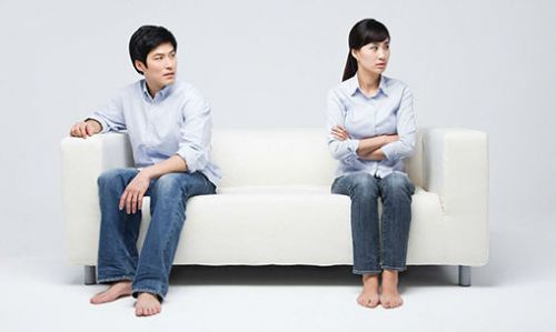 露露讲爱情|46岁的女人多次出轨，丈夫不知情，她说：再不疯狂就老了