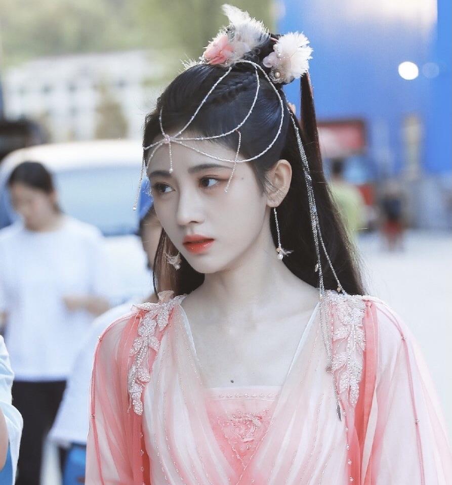 MARRY 刚杀青就进组,鞠婧祎越吐槽越火,将出演古装剧《造作时光》女主