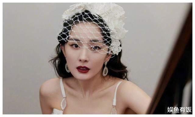杨幂|昨晚红毯美到出圈的杨幂，妆发居然是半成品？