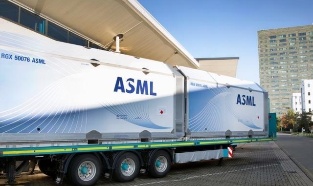 光刻机|时隔一年，荷兰ASML突然宣布光刻机正常出货，意味着什么？