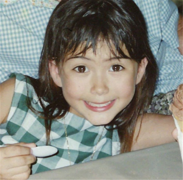 谭松韵|明星童年，张榕容浓眉大眼，谭松韵娃娃脸，看到鞠婧祎：天生丽质