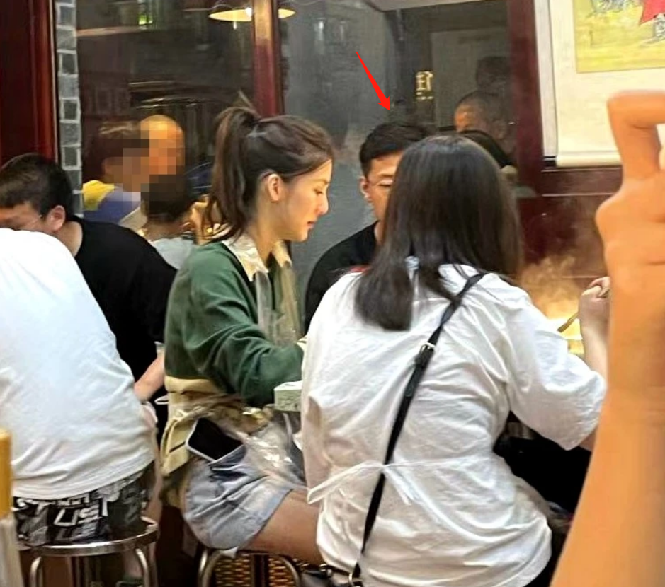 吴千语|吴千语晒美照秀大长腿，小腹微凸被疑怀孕，本人用“哭脸”回复