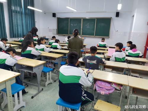 幼儿园全攻略|解决“接送难”问题，中小学放学再延两小时，可新的问题又出现了