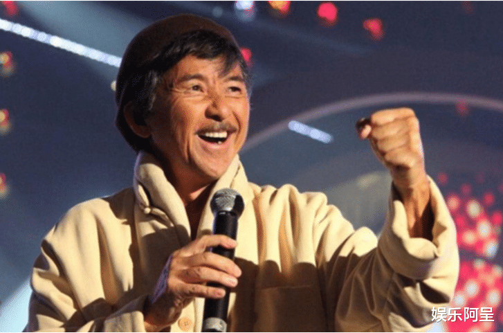 成龙|74岁又如何？舞台上仍能震撼全场，成龙都忍不住给他打call
