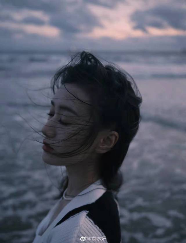 袁冰妍|袁冰妍海边氛围感大片,听海的声音