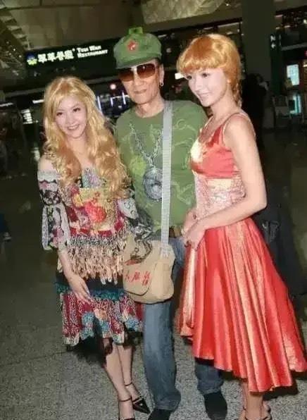 李连杰|这真的是谢贤吗?已经是80岁的老头了,也太能放飞自我了吧