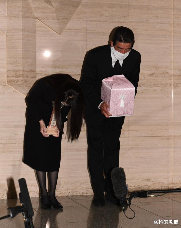 松田圣子|松田圣子 那天一晚也没睡就陪在沙也加身边 白发人送黑发人的痛