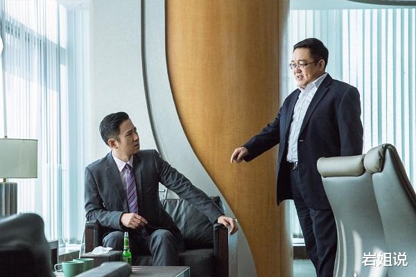 一见倾心|《突围》牛俊杰人间清醒，陆建设恰好相反，两位演员演技给力
