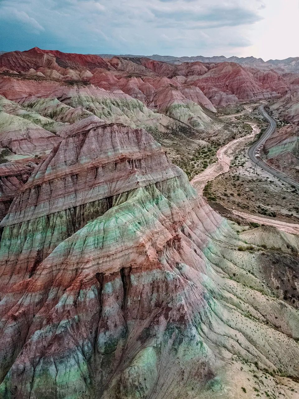 乌鲁木齐 距乌鲁木齐1h，新发现一条荒废半个世纪的绝美天路，虐过独库，美过318！