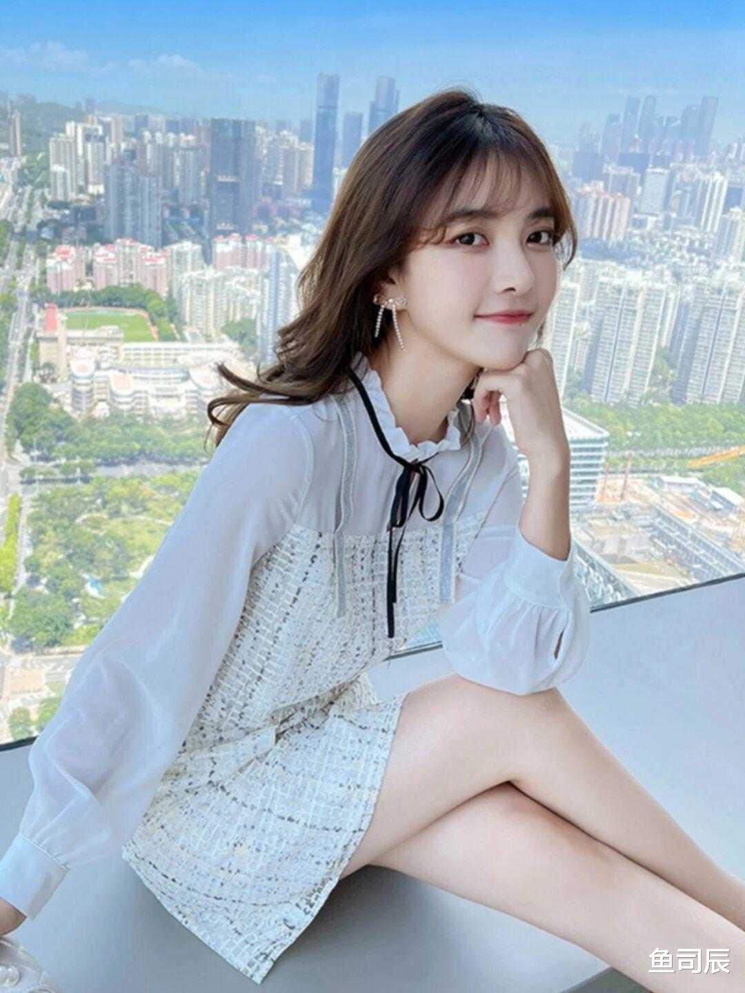 鱼司辰|日常穿搭小心机，紫色衬衫搭配半身裙提升品位，同时又能提升气质