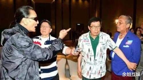 德云社|打破纪录！89岁胡枫开演唱会唱跳30首，与罗兰开启黄昏恋毫不掩饰