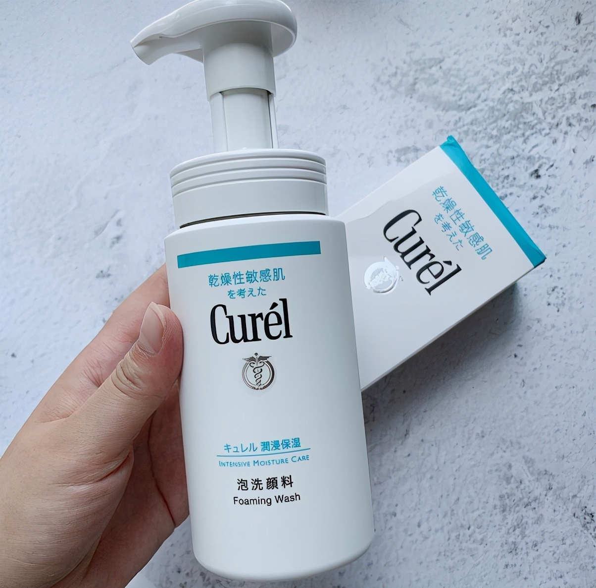 洗面奶|补水去角质的洗面奶推荐:让你改善肌肤暗沉,提亮肤色!