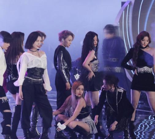 乃万|有种“整容”叫乃万换发型，看到她黑长直的模样，就该让你出道