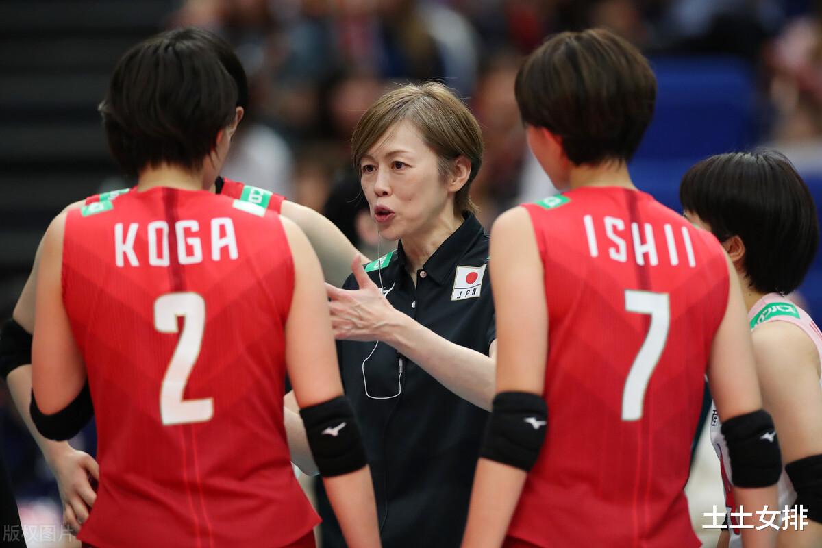 日本队|中日女排大战！日本临阵换人，日本“魏秋月”受重用