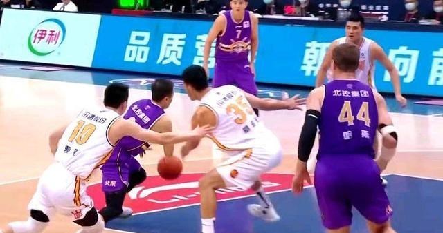 山西男篮|11分5助攻！廖三宁疯狂输出难救主 张帆忽然断电 马布里遭遇三分雨