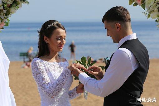 阿盐谈请|照顾我妈是你的责任:凤凰男婚前要求AA制,母亲得病后逼妻子拿钱