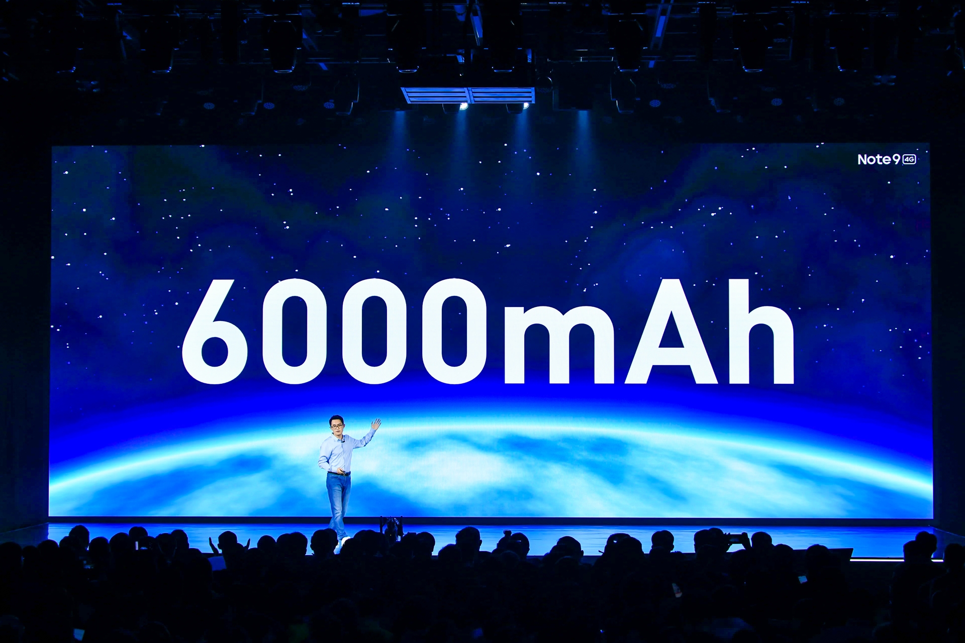 6000mAH超大电池，128GB降至799，堪称老人机的标准答案