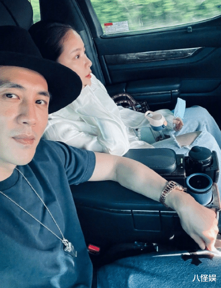 杜淳|王灿带女儿遛弯，遛累后杜淳给妻女当人肉沙发，一家三口好幸福