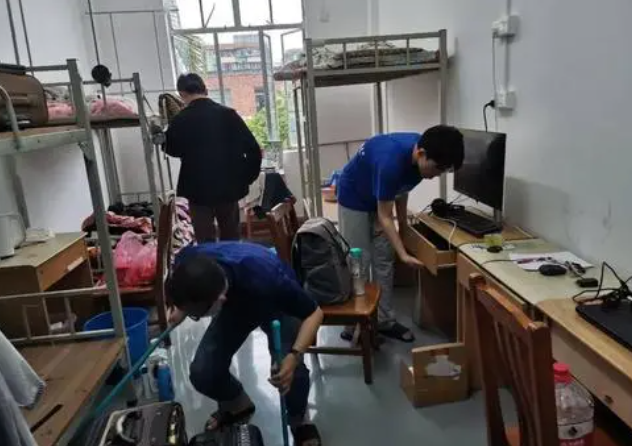 山东省|大学男生能邋遢到什么程度？床上洒满汤水，网友吐槽：狗都不睡