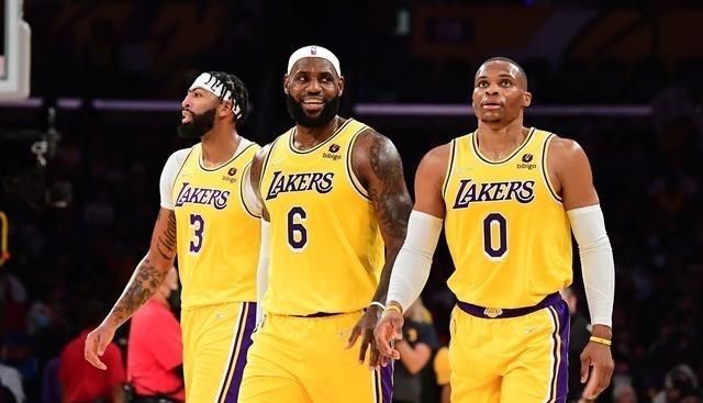 嘟小薯 4巨头56+11，湖人落后国王6分！詹眉33+9，威少13分，安东尼10分