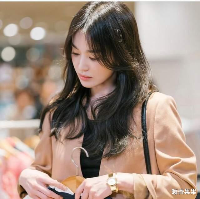 张杰|宋慧乔《正在分手中》剧照惊见「飞天人影」！粉丝一秒出戏全笑翻