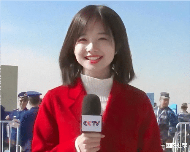 海魂|王冰冰校园采访被围观，笑容甜美有气质，扛住了“央视镜头”考验