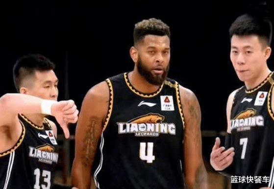 遼寧男籃|連續(xù)3場(chǎng)被雪藏？遼寧超級(jí)內(nèi)線遭棄 13萬(wàn)一場(chǎng)請(qǐng)他來(lái)看飲水機(jī)？