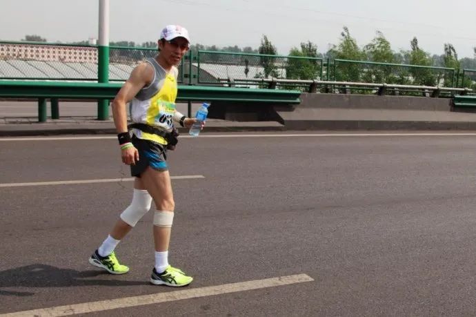 |跑全马至少要有800公里跑量？