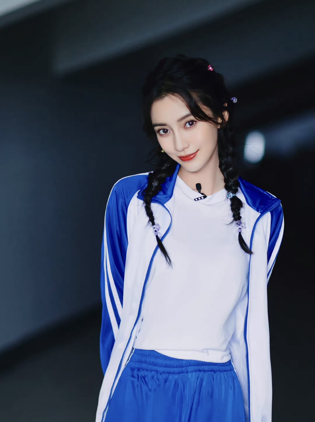 披萨|angleababy学姐来啦，校服配麻花辫，青春无敌