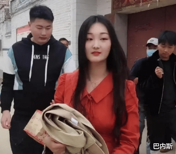 陈亚男|陈亚男粉丝不降反增，一个多月涨粉40万，网友：原来小丑是我自己