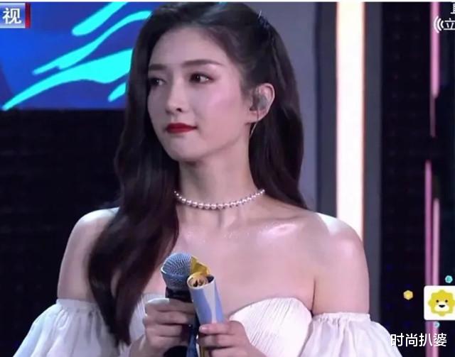护肤品 红毯怼脸照，为了上镜更美更闪亮，女明星们都用什么小技巧？