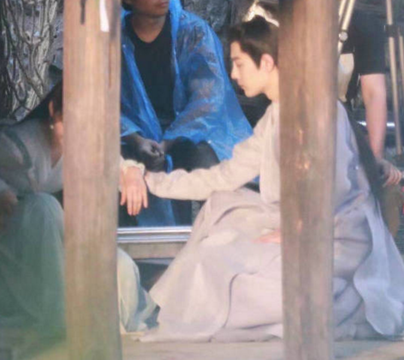 肖战|君子如兰！肖战《玉骨遥》曝大量新路透，与任敏对视而立氛围感足