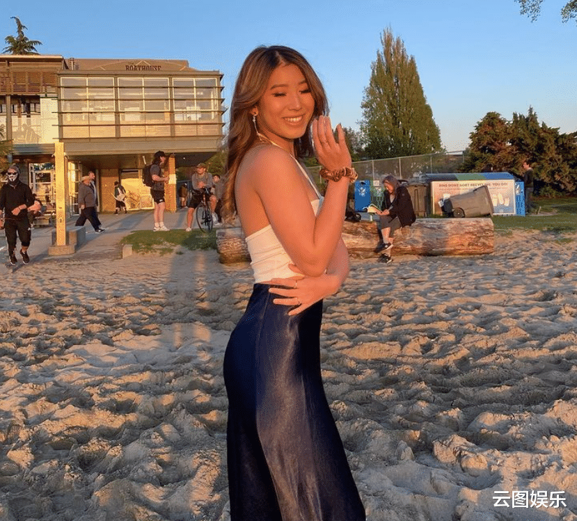 李婉华|李婉华17岁女儿近照美貌出众，打3份工赚钱读大学，妈妈直呼心疼