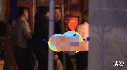 苏有朋|周立波近照发福变样？吞云吐雾似“老烟枪”，富豪老婆胡洁似小女人