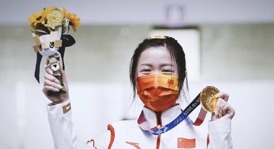 美甲|杨倩淡定夺金：珍珠美甲、头绳配饰成关注重点