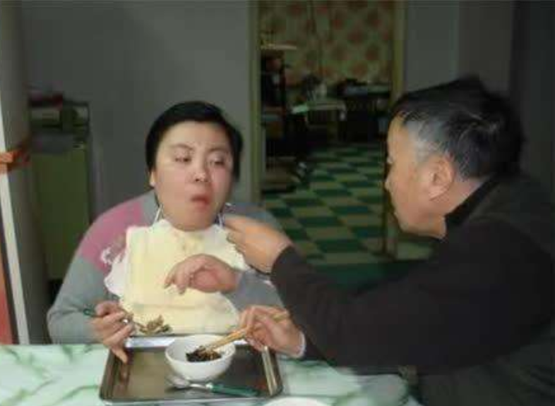 1994年,清华学霸朱令,惨遭室友投毒,如今48岁的她怎样了?