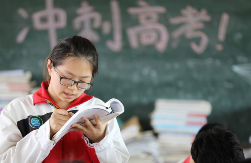 中小学|普高鸡头和重点凤尾的差距，在高二会爆发，幸好当初没选错