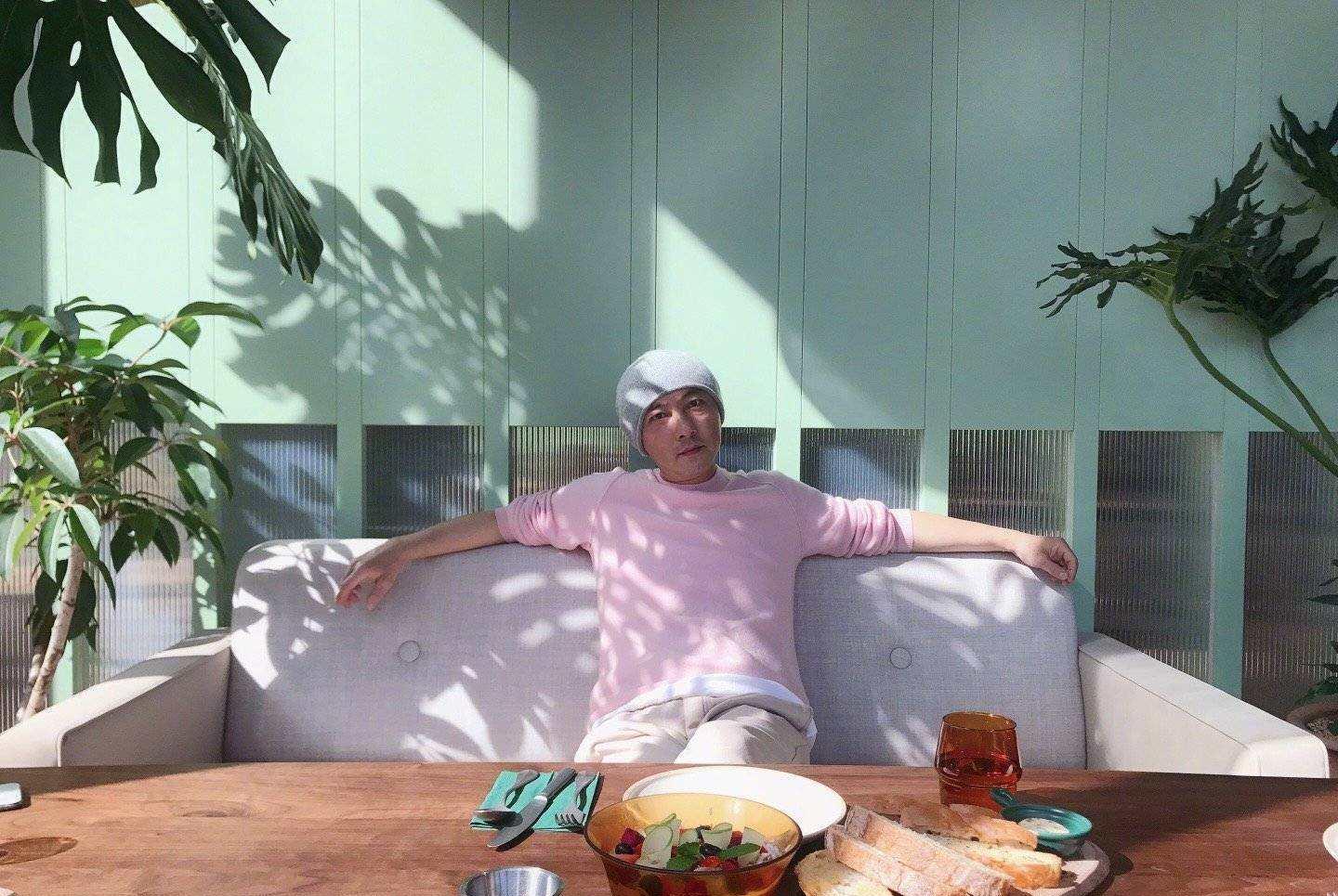 |跑了8年龙套之后，他走红30年，深扒香港喜剧天王的坦荡与忍让