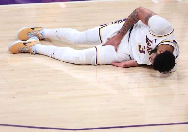 勒布朗·詹姆斯|恭喜湖人，恭喜詹姆斯！首发核心迎来复出，沃格尔透露老詹策略