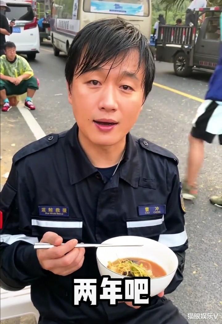 佟大为|佟大为晒近况，自曝为减肥吃水煮菜2年，眼睛通红头发湿透好憔悴