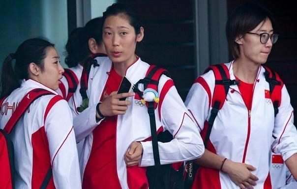 曹颖说|中国女排已经抵达,剑指卫冕,朱婷膨胀,李盈莹不一样,林莉目送